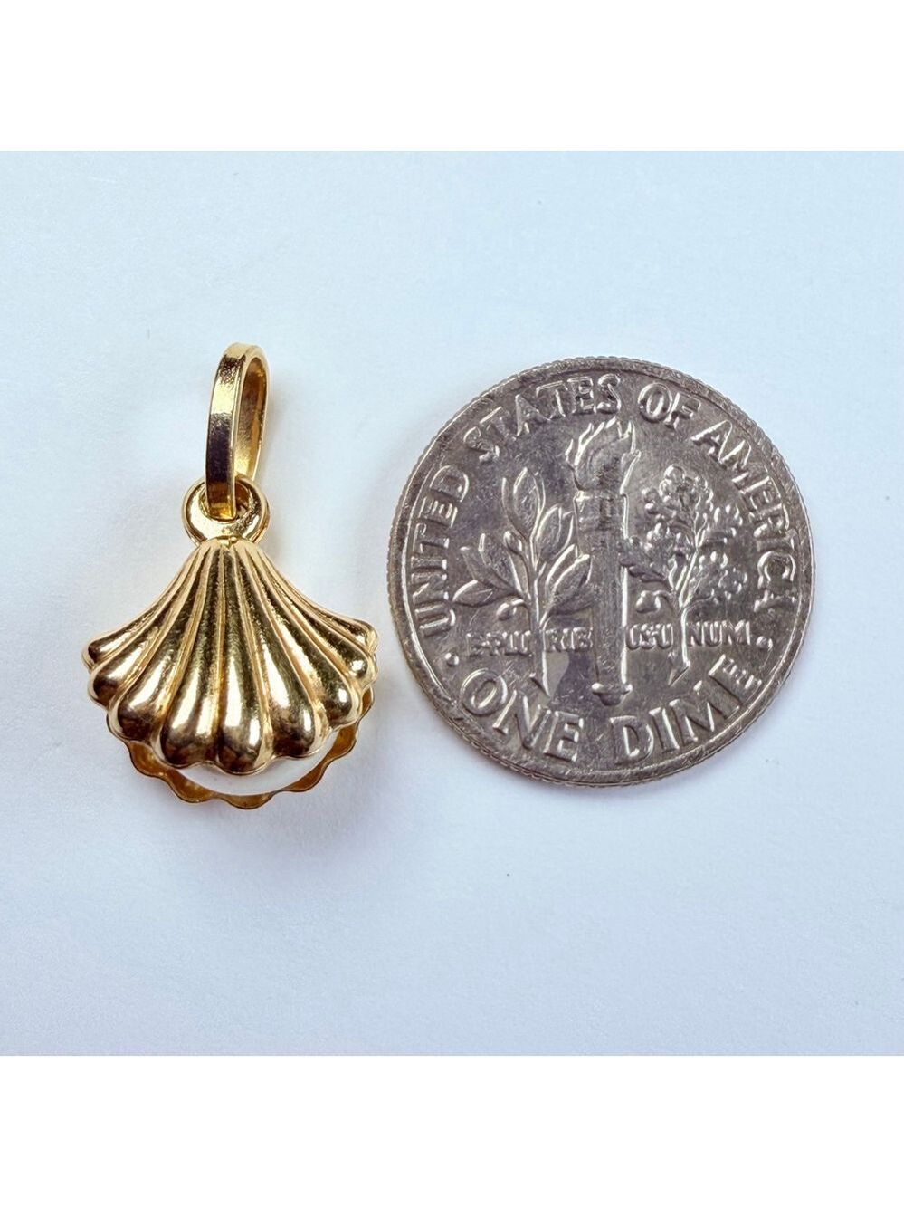 18K Solid Yellow Gold Seashell 7.5MM Pearl Designer Gold Art VTG Pendant Italy - Picture 5 of 7